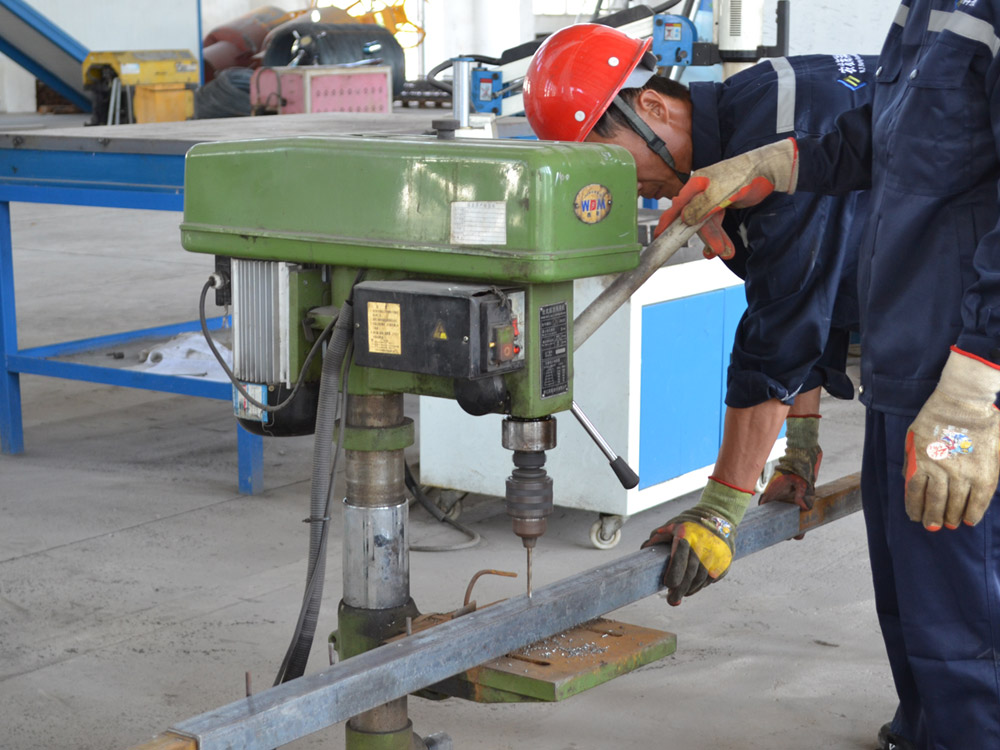 鉆孔攻絲銑床一體鉆孔機(jī)